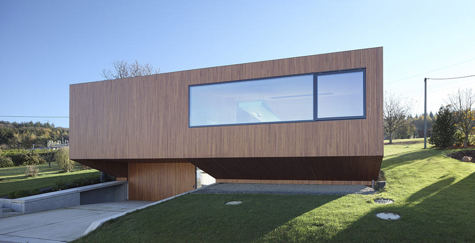 energy efficient house pollution free construction quadruple windowglazing 3 exterior