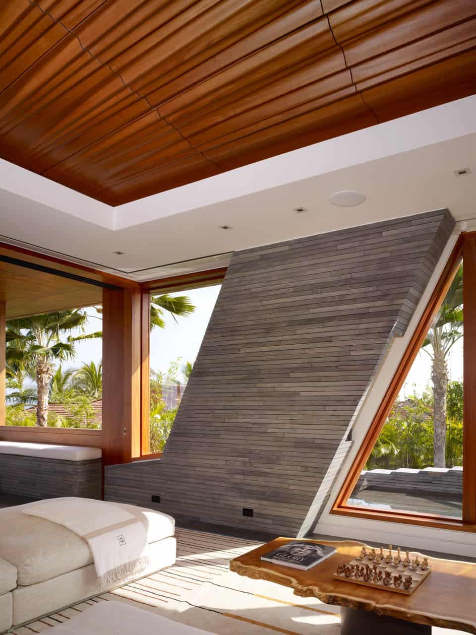 eco-friendly-kona-home-hawaiian-craftsmanship-modern-details-3-interior.jpg