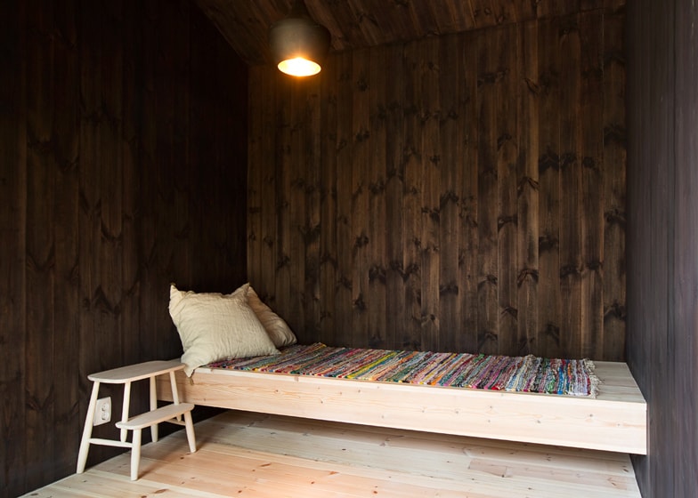 single-storey-summer-house-overlooks-forested-gorge-sweden-9-sauna.jpg