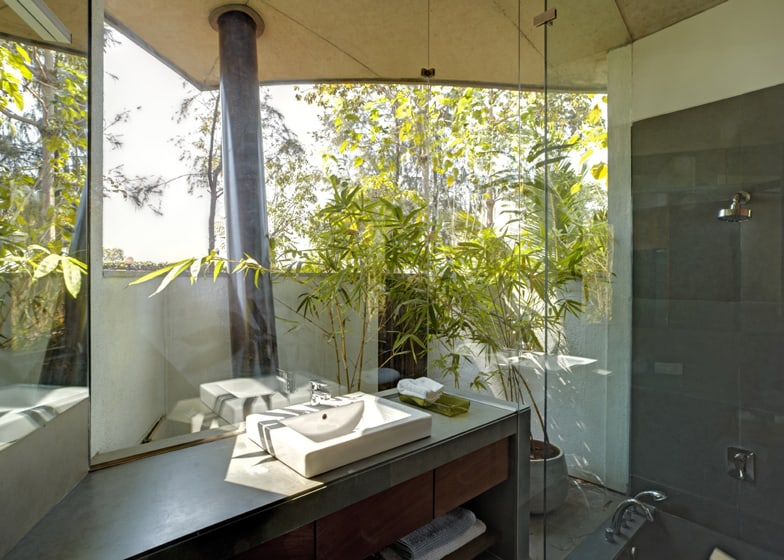 indoor-outdoor-home-india-sheltered-concrete-leaves-11-bathroom-childs.jpg