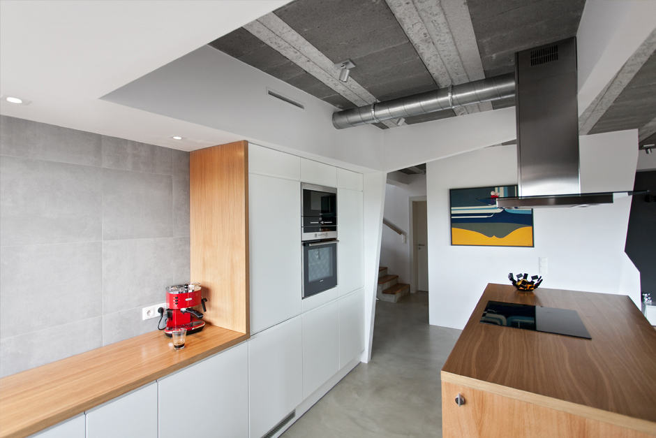 less-more-mantra-scandinavian-style-beam-block-house-5-kitchen.jpg
