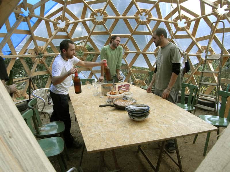 diy-wooden-dome-built-from-pallets-8.jpg