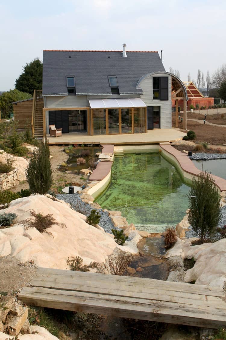 organic-bioclimatic-house-brittany-eco-friendly-landscaping-1-pool.jpg