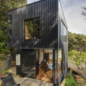 Tall Dark and Handsome 4 Split Level Home in Auckland