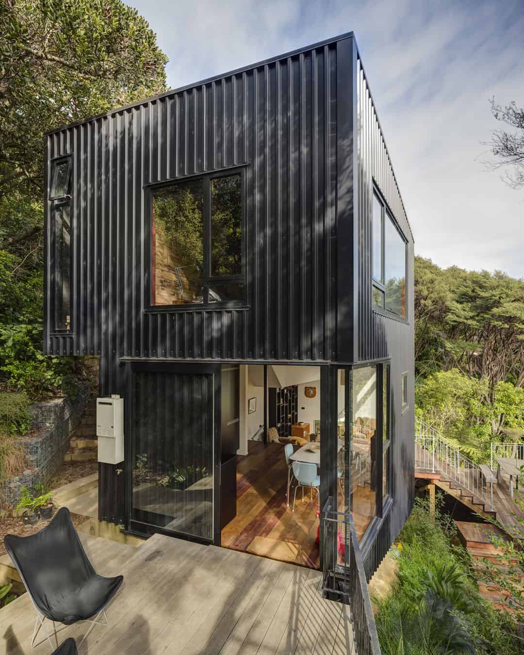 Tall Dark and Handsome 4 Split Level Home in Auckland