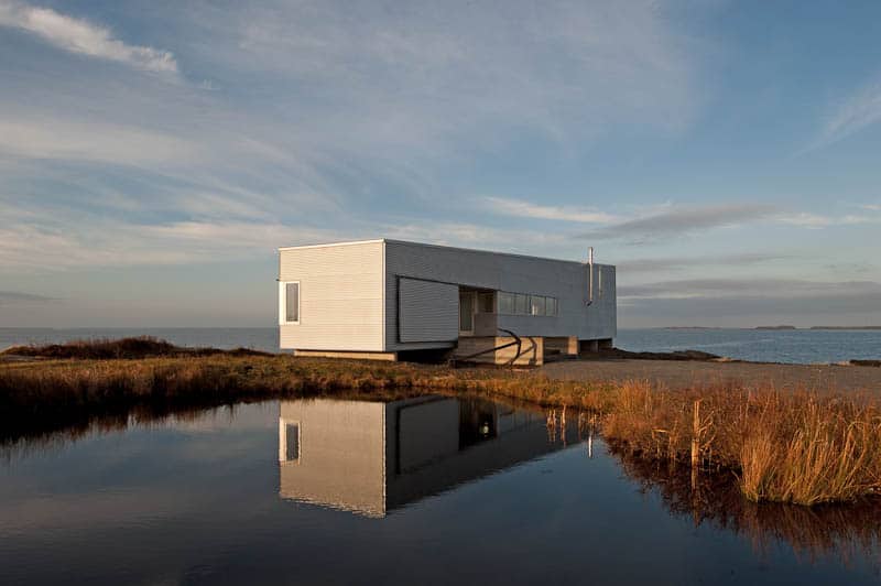 oceansi-vacation-house-clad-corrugated-galvanized-aluminium-2-façade-approach.jpg