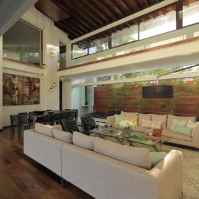 Modern Concrete Villa with Beautiful Interior Courtyard