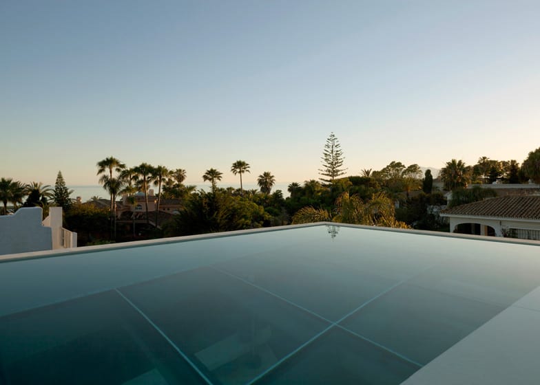 concrete-home-pool-glass-floor-5-infinity-edge.jpg
