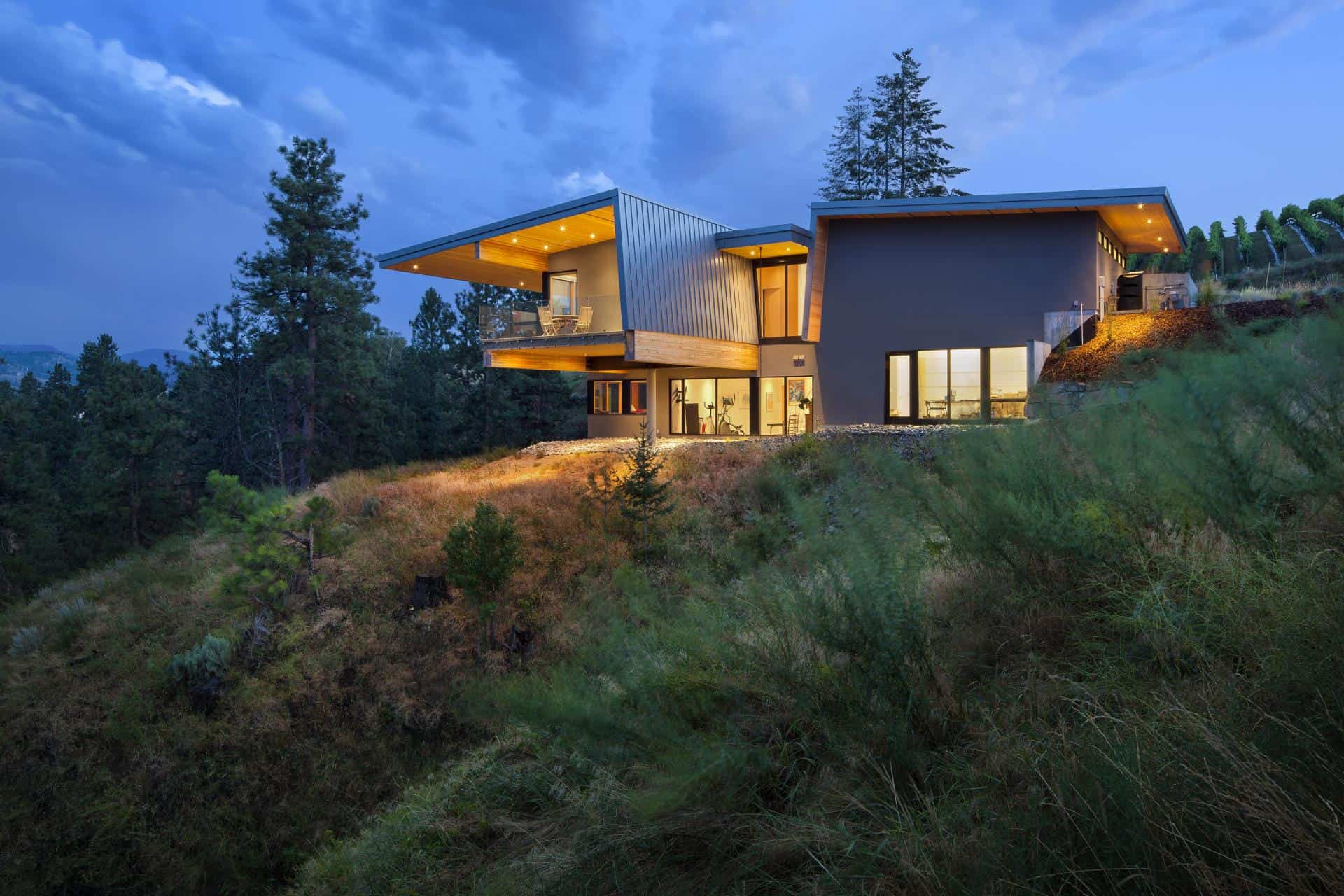 Cantilevered Family Home Overlooks Lake