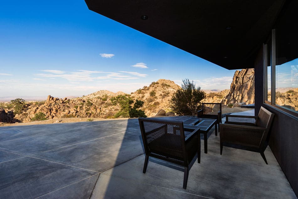 modern desert home courtyard pool views 14 deck dining