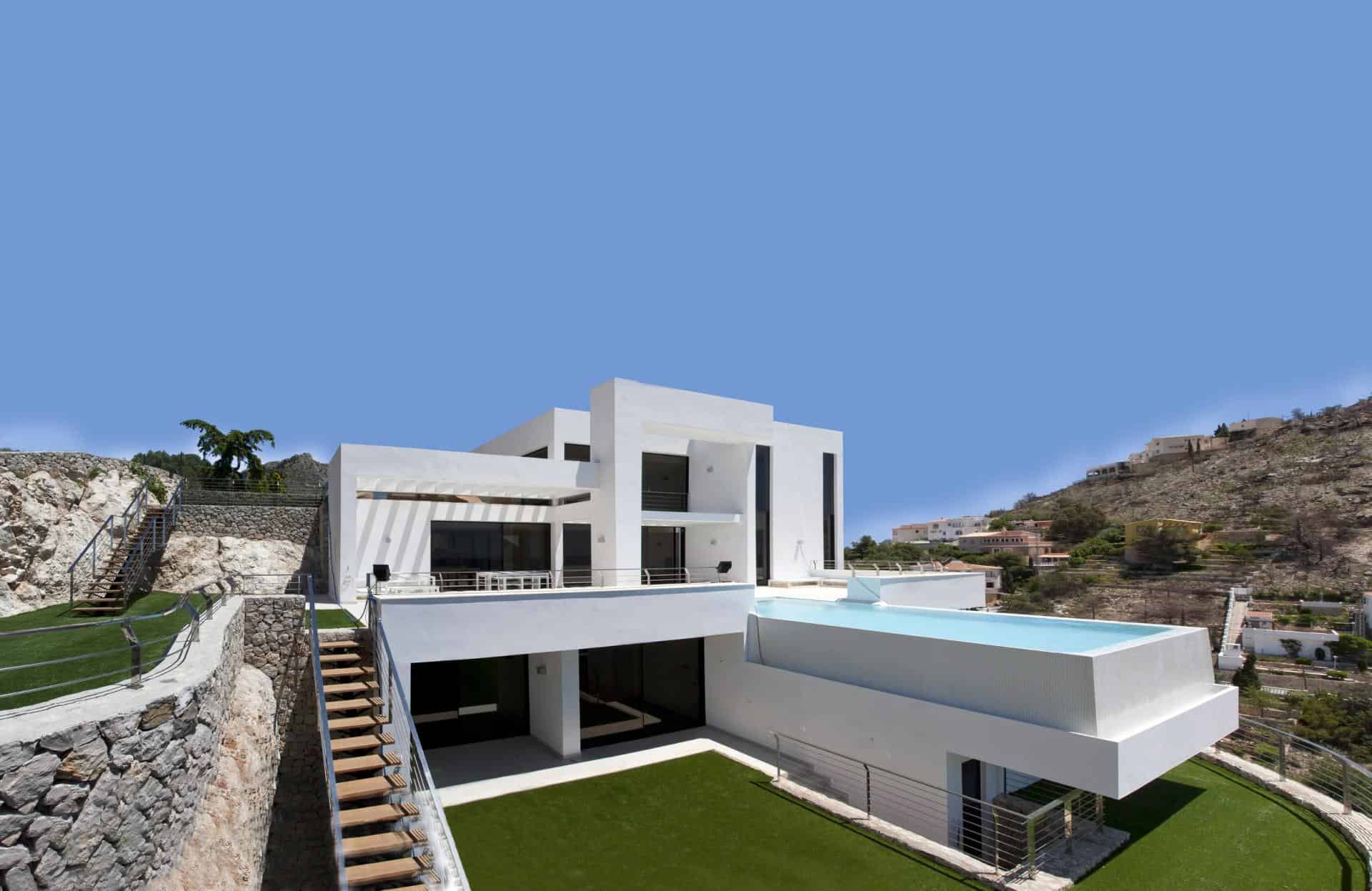 混凝土住宅，2层游泳池和360度景观