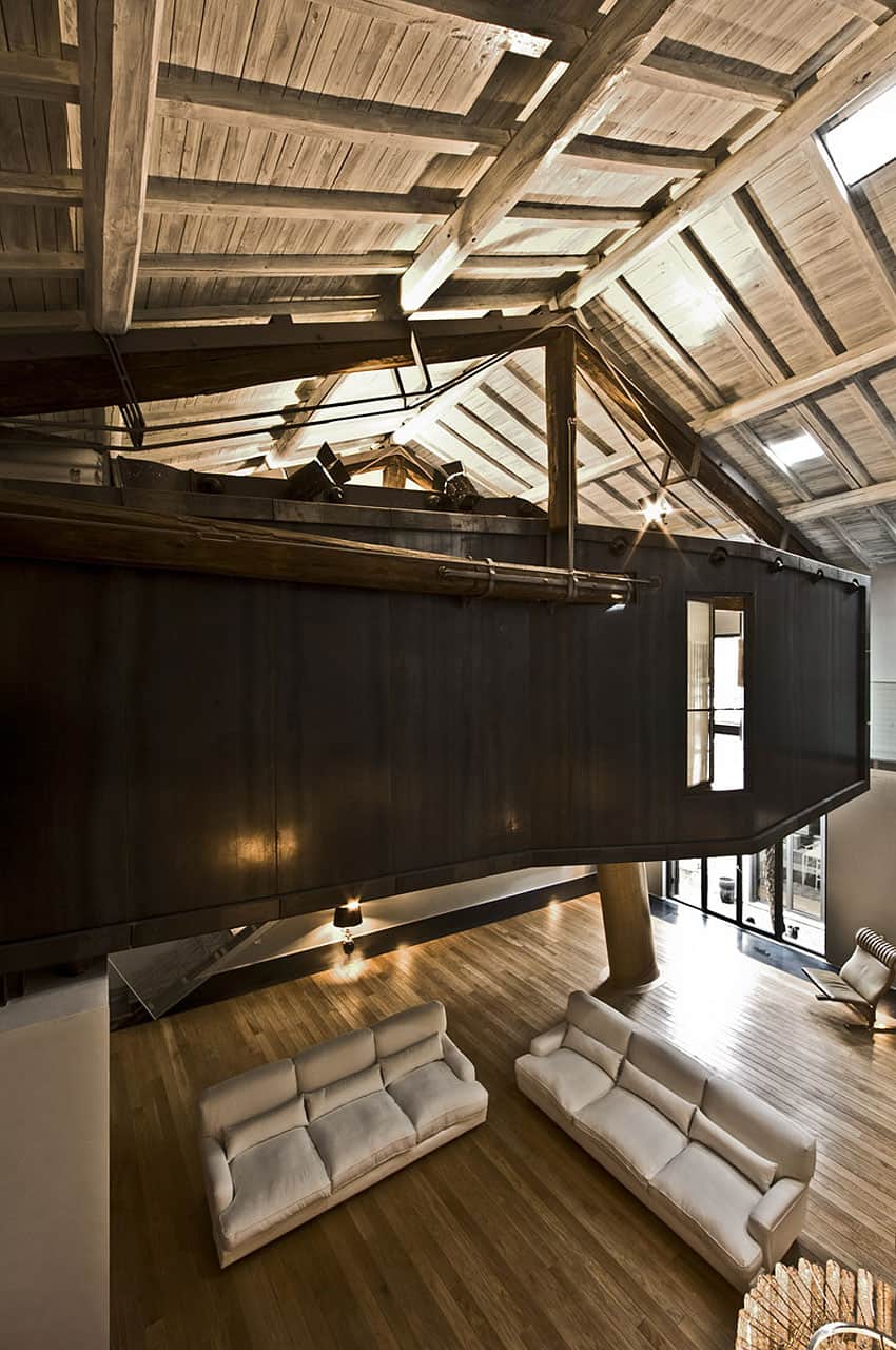 Spectacular Loft in Reconverted Barn in Rome