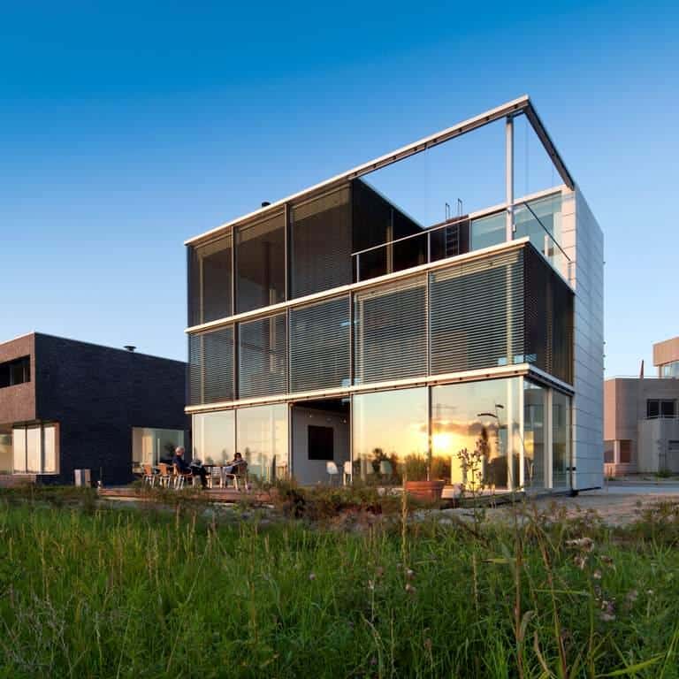 sustainable box shaped home panoramic views glazings 8 terrace