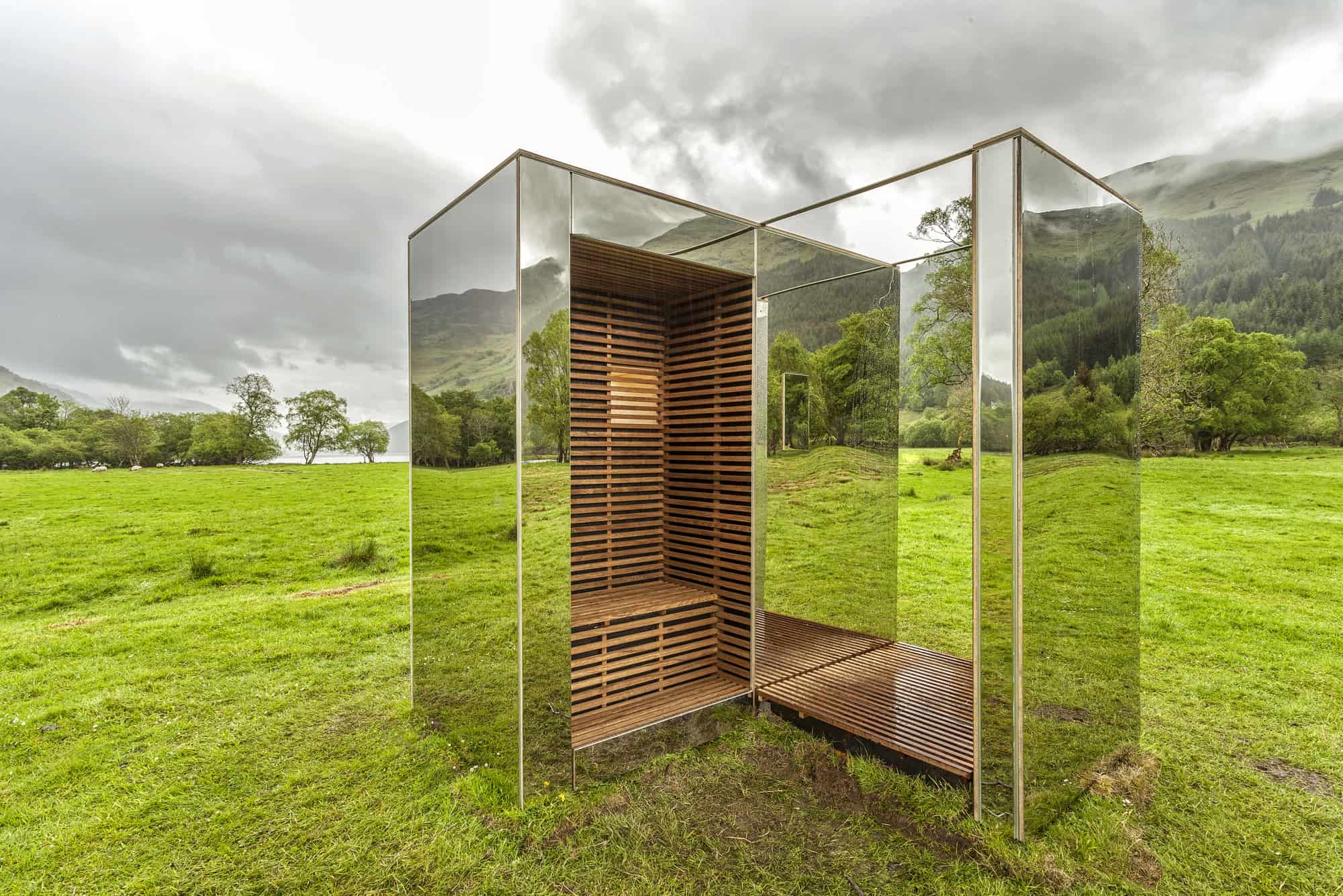 Mirrored Cabin Reflects Landscape as it Materializes In and Out of View