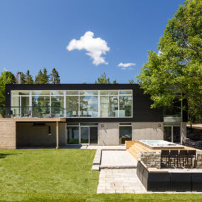 Modern Riverside Home by Christopher Simmonds Architect Celebrates Landscape