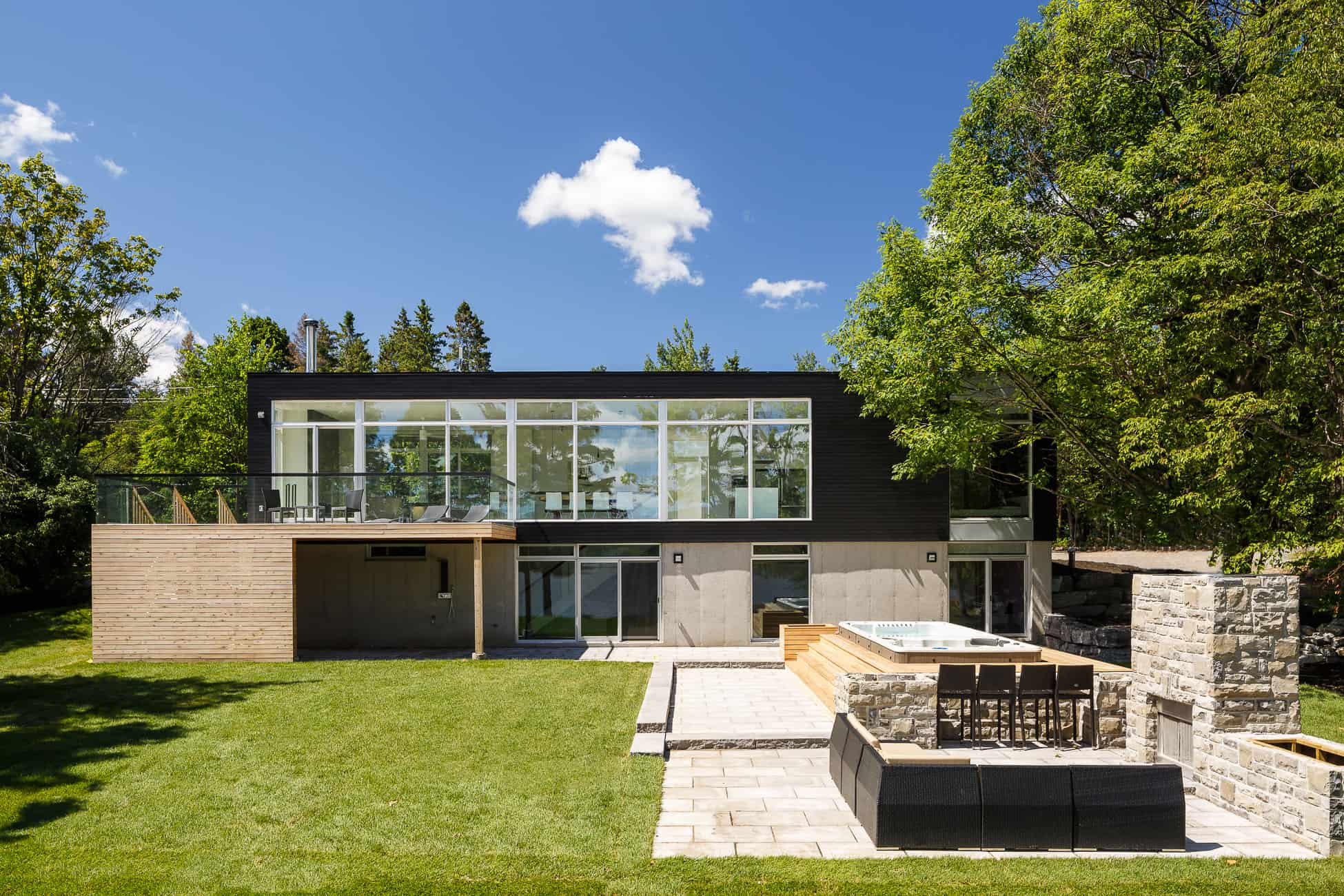 Modern Riverside Home by Christopher Simmonds Architect Celebrates Landscape