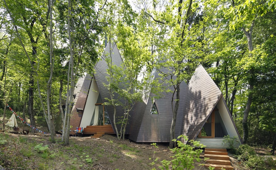 timber-vacation-house-shaped-as-tepee-4.jpg