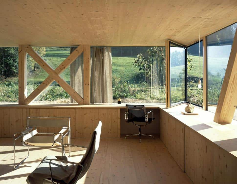 barn-style-house-made-of-glass-2.jpg