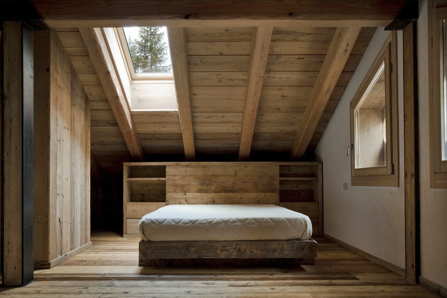 barn-style-house-rustic-bedroom.jpg