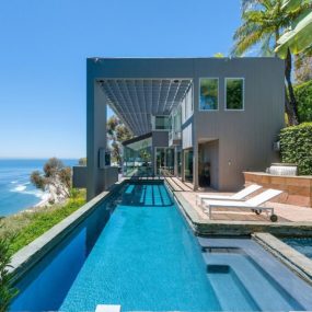 Modern Malibu Beach House: Rooms with a View