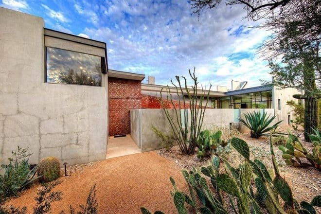 modern-desert-home-steven-holl-cacti.jpg