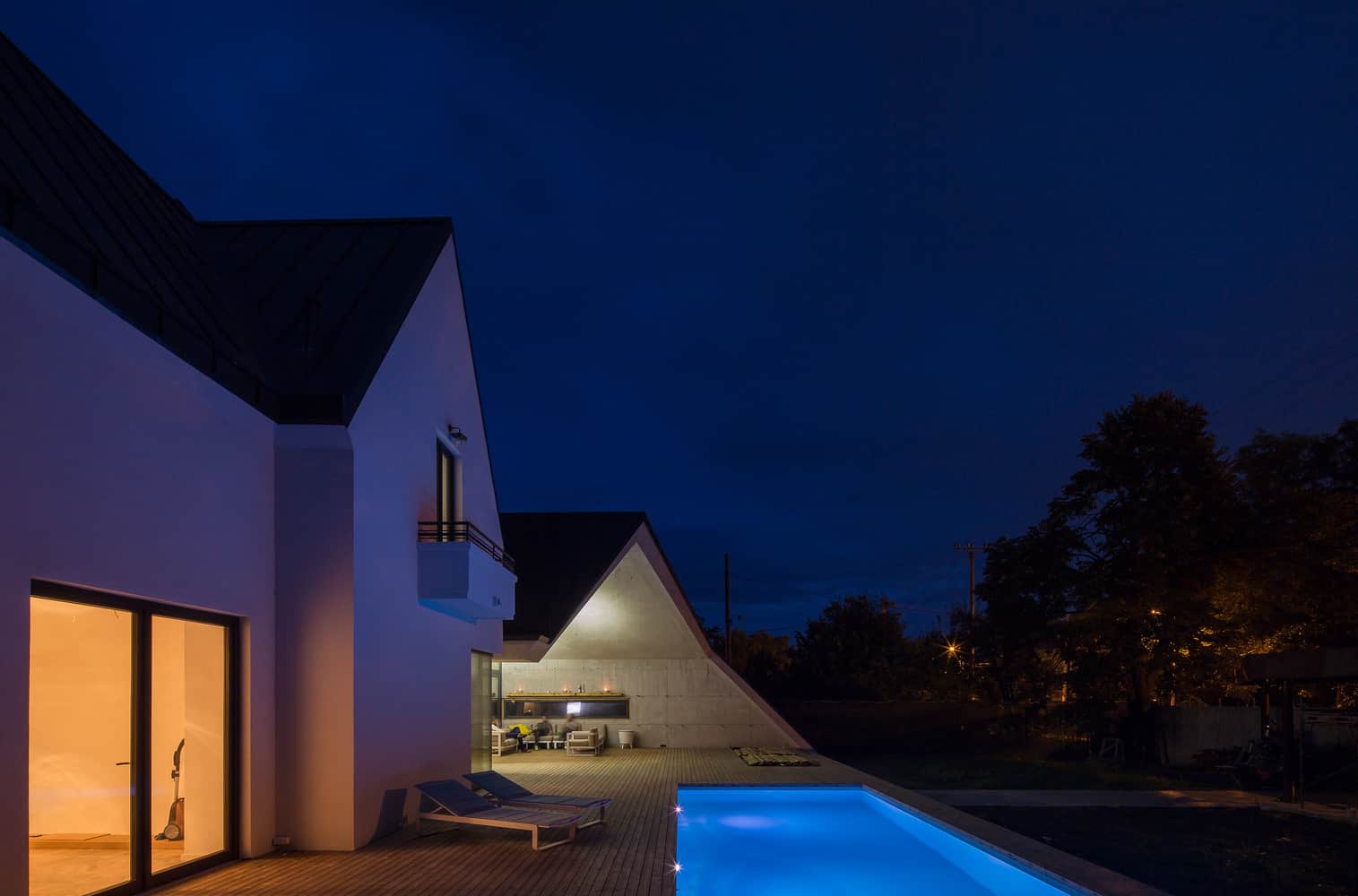 2-asymmetrical-concrete-addition-modernises-existing-home.jpg