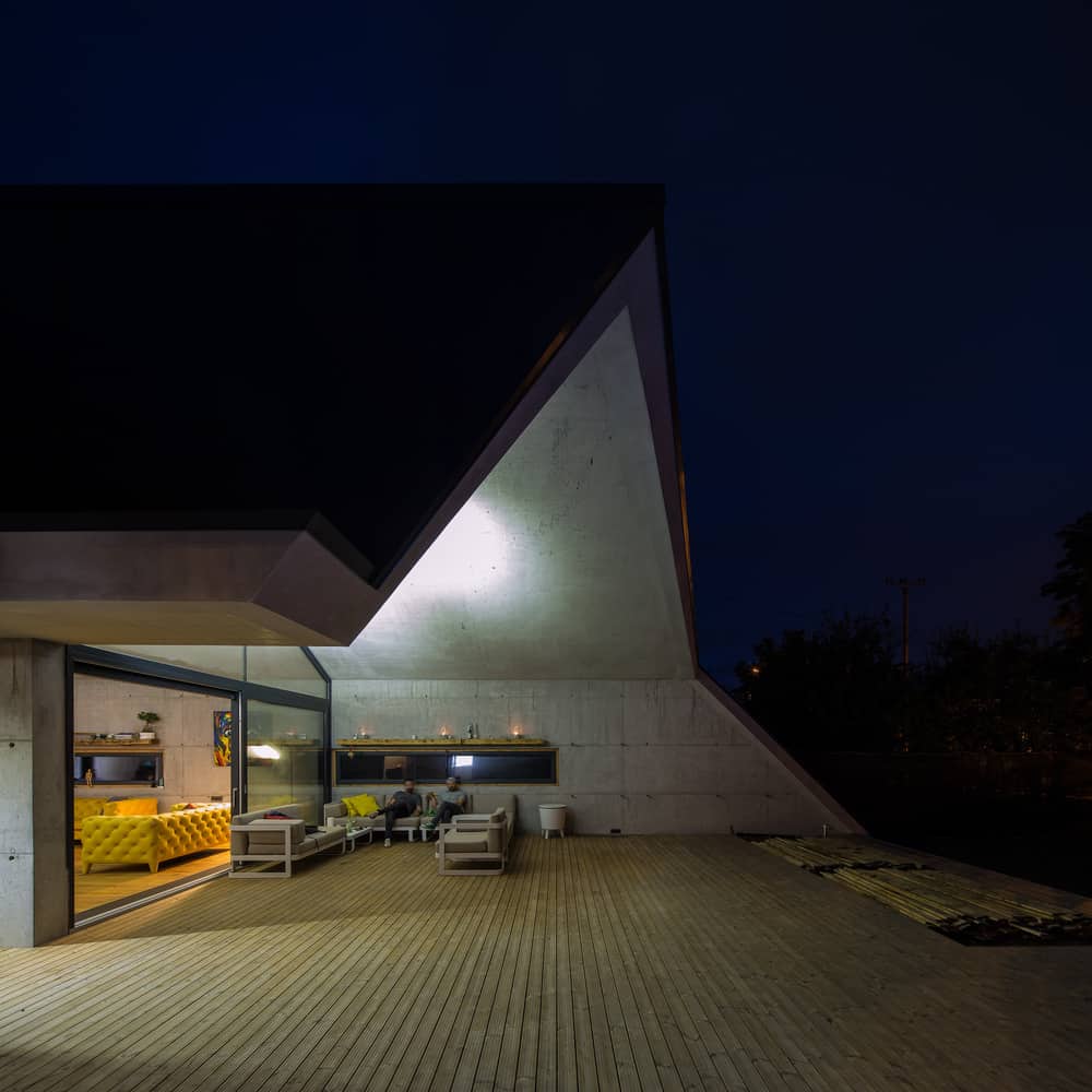 4-asymmetrical-concrete-addition-modernises-existing-home.jpg