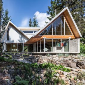 Home with Engineered Glulam Structure as Main Design Feature