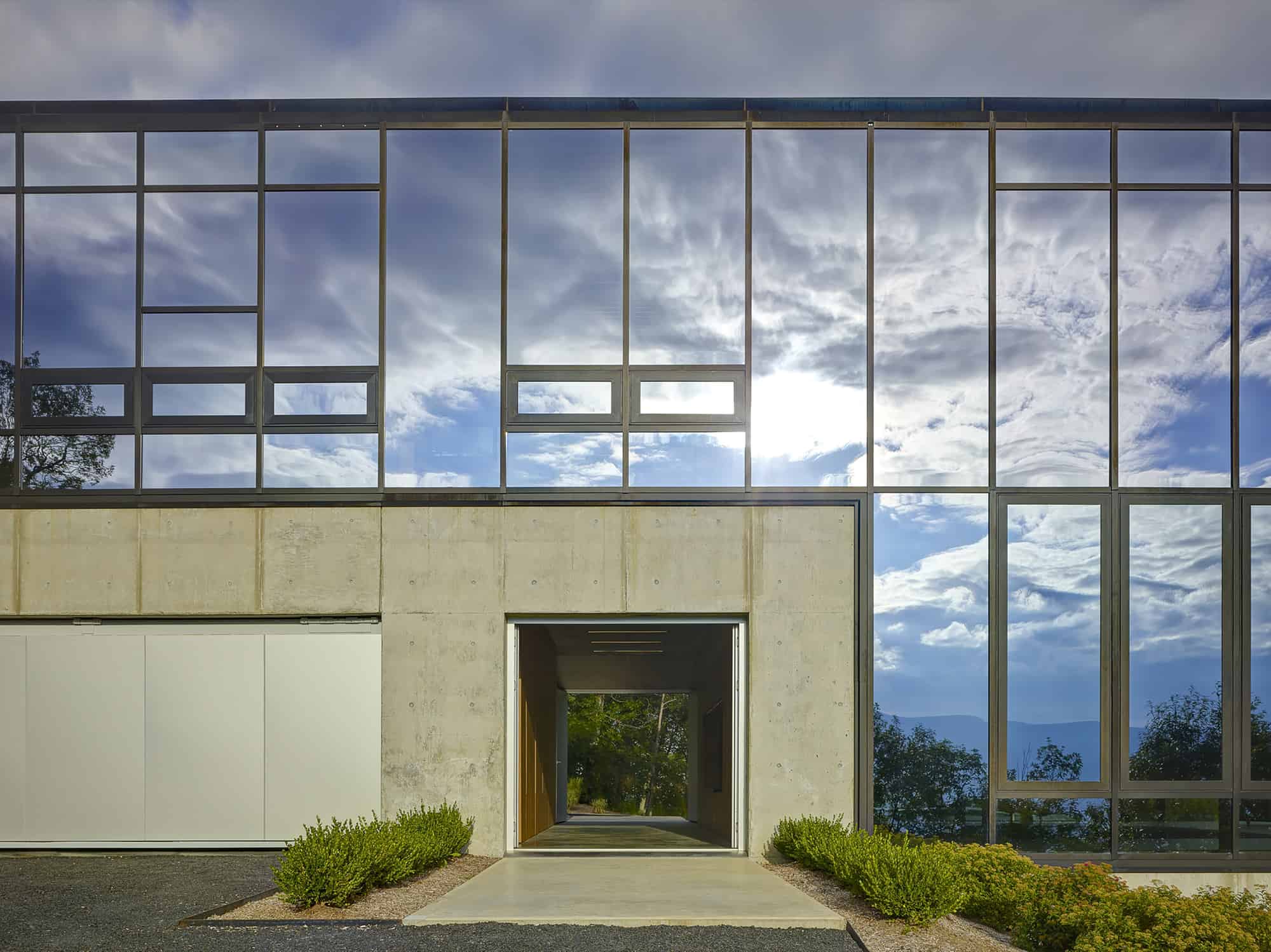 8 wood steel concrete glass home disappears landscape