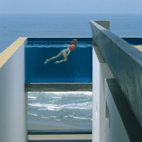 玻璃墙游泳池：10个惊人的设计