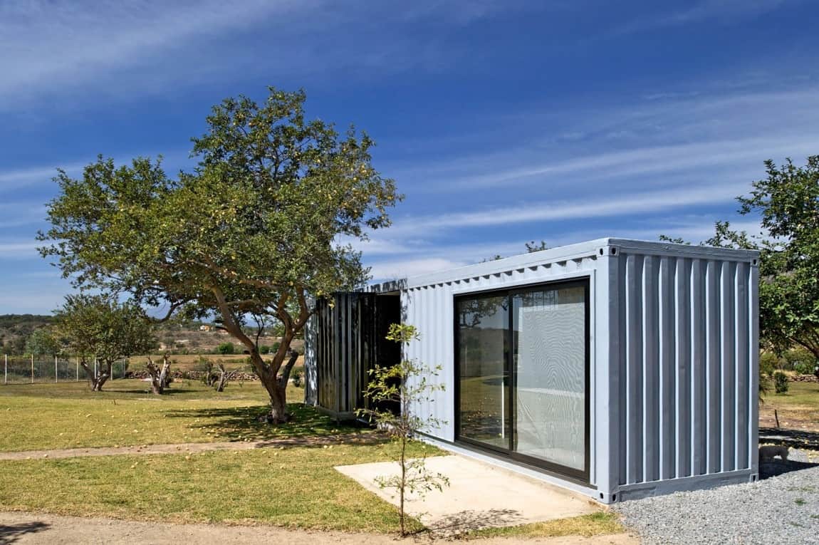 13-house-4-shipping-containers-1-guests.jpg