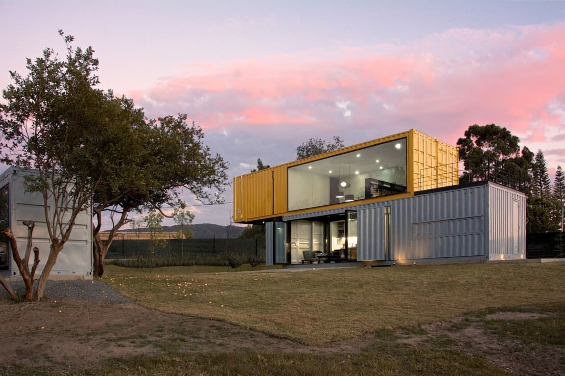 15-house-4-shipping-containers-1-guests.jpg