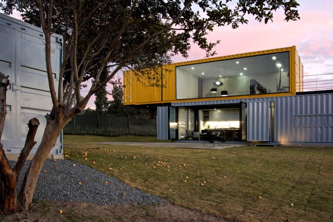 2-house-4-shipping-containers-1-guests.jpg
