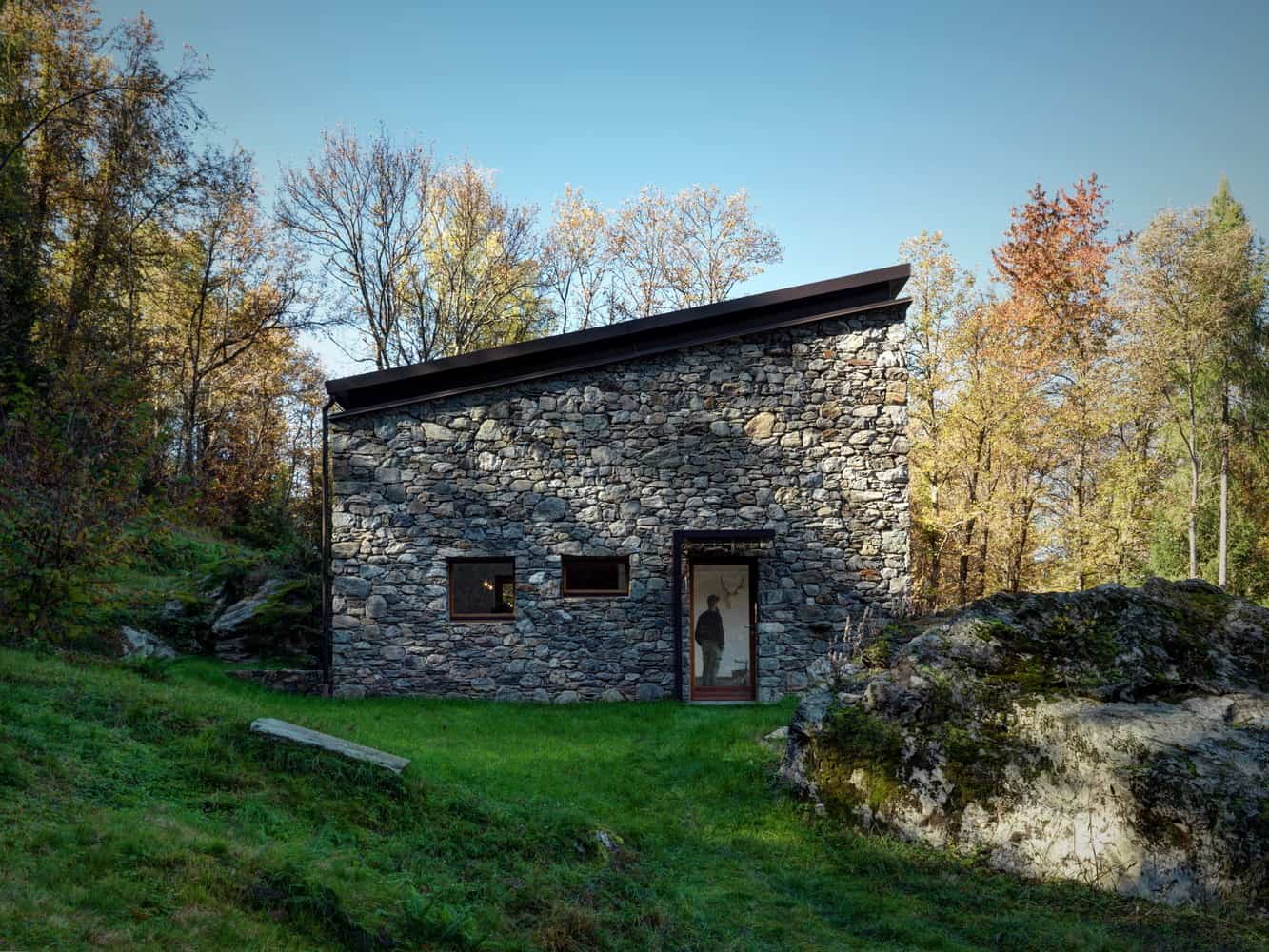 stone cabin in northern italy alfredo vanotti 6