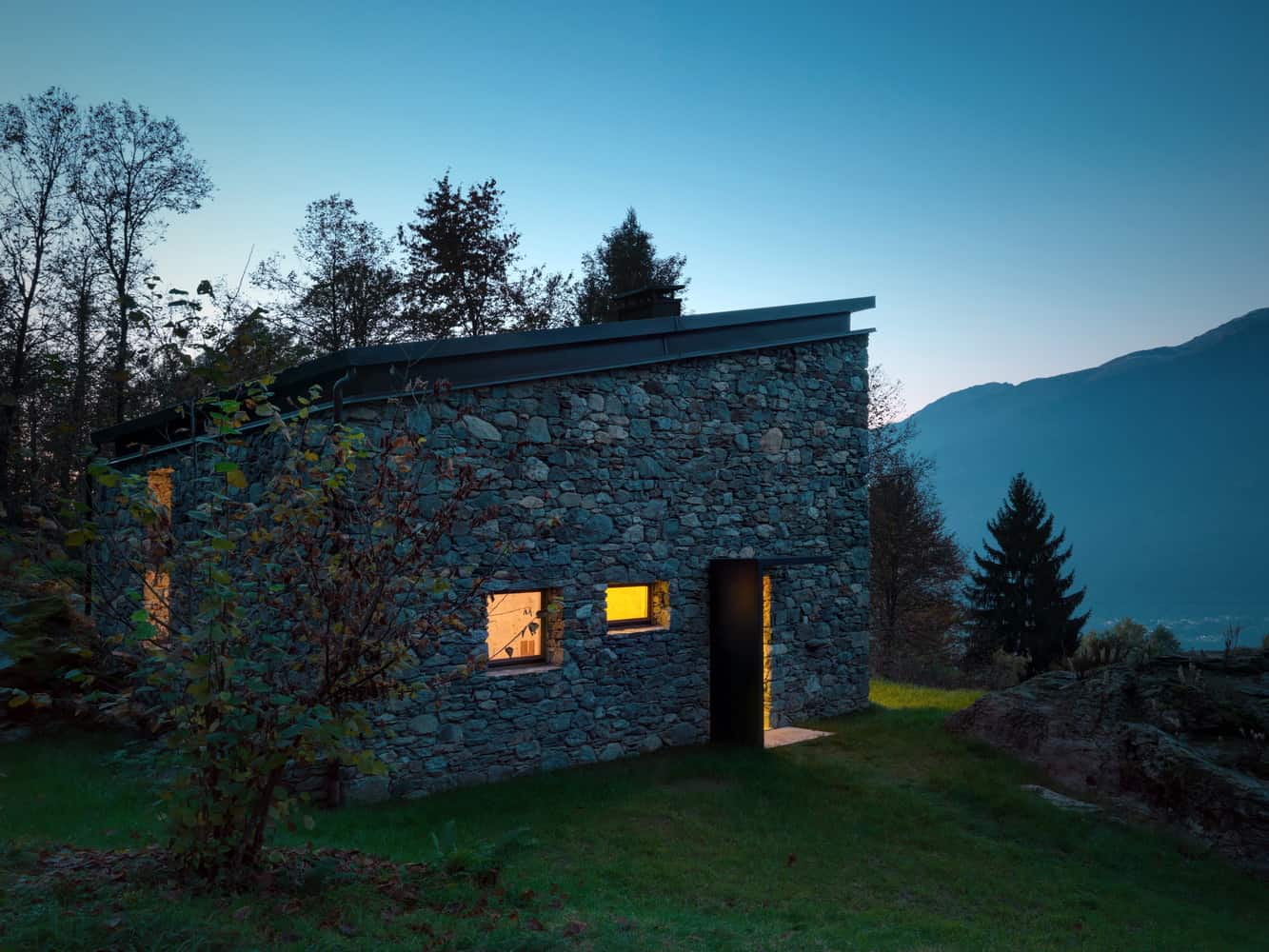 stone cabin in northern italy alfredo vanotti 7