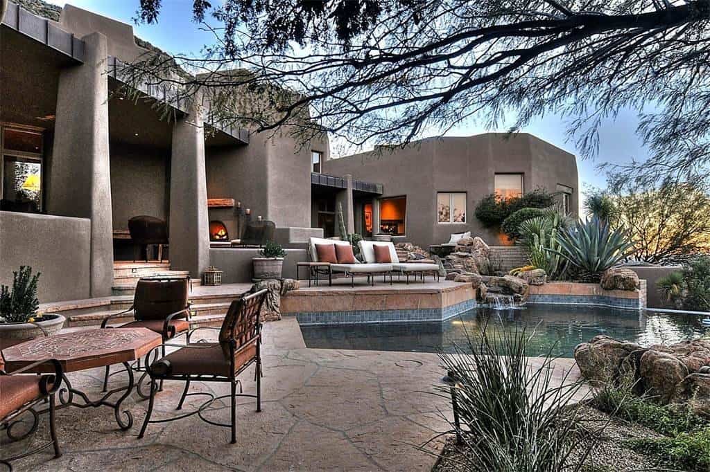 arizona desert house with fascinating pools 7