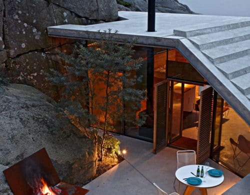 Seaside Cabin on the Rocks in Norway: Knapphullet by Lund Hagem