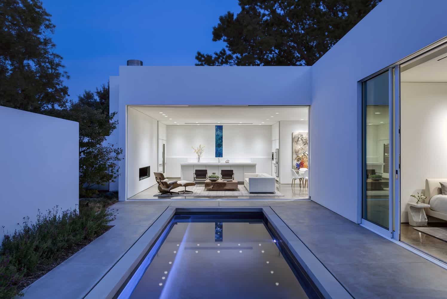 4-contemporary-home-opens-up-poolside-courtyard.jpg
