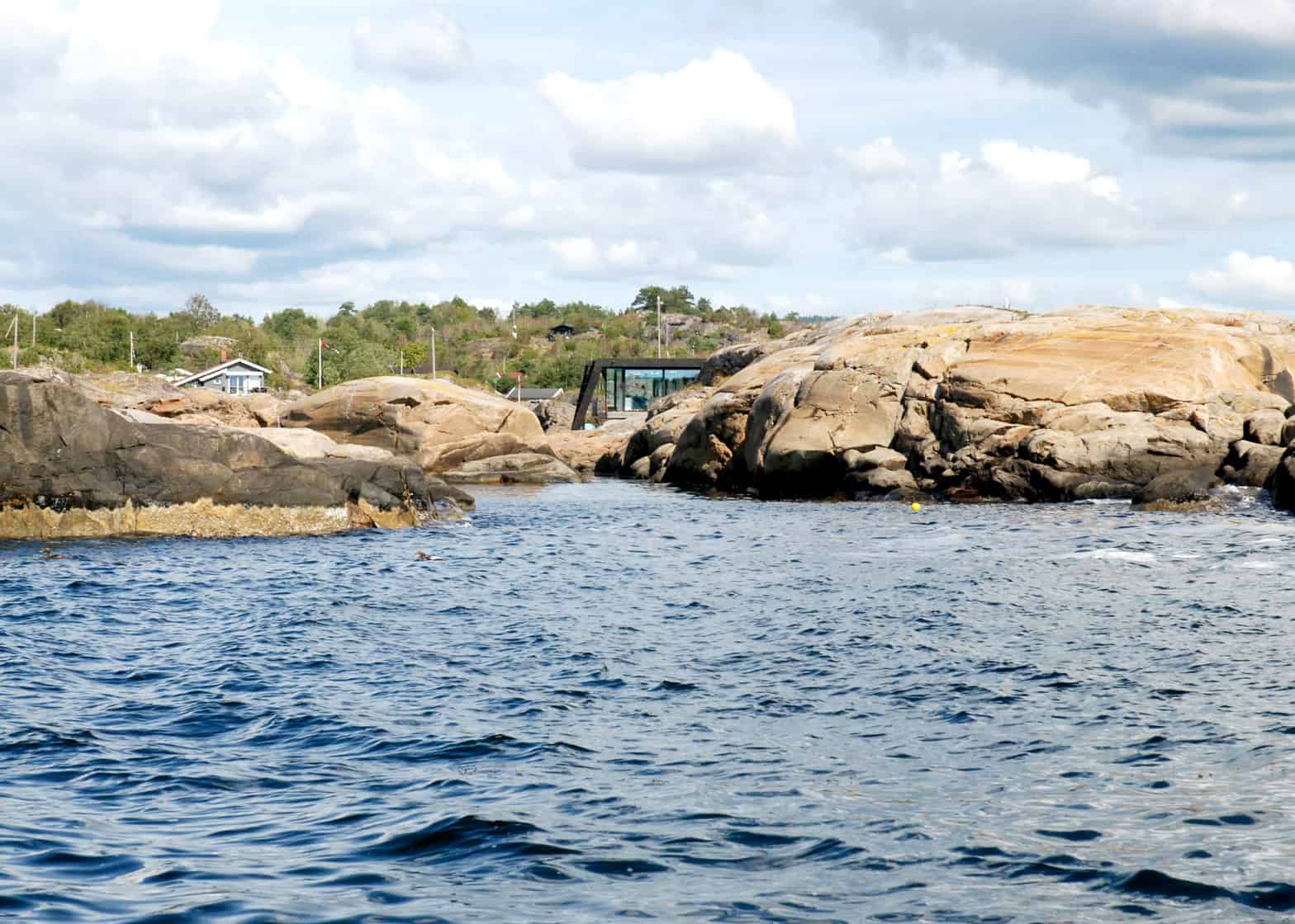 2 boat access only 75sqm summer cabin straddles boulders