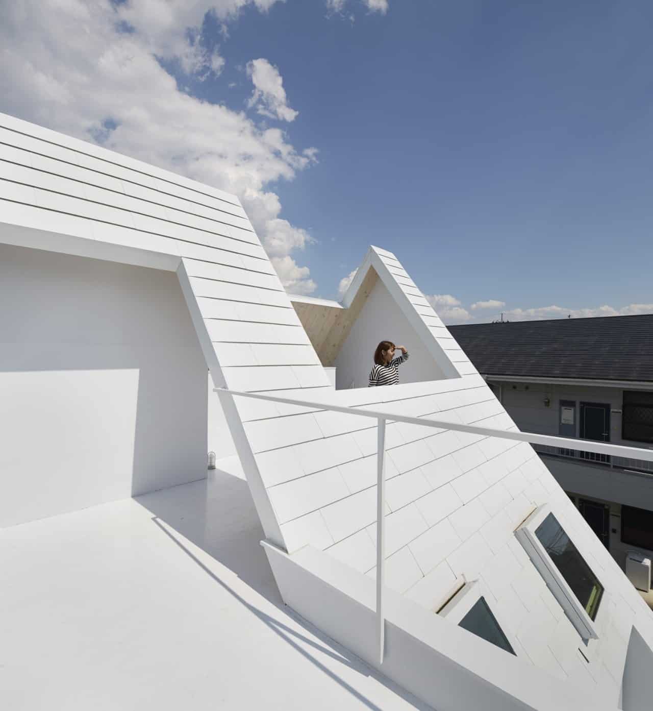 4-a-frame-roofline-contains-indoor-outdoor-areas .jpg