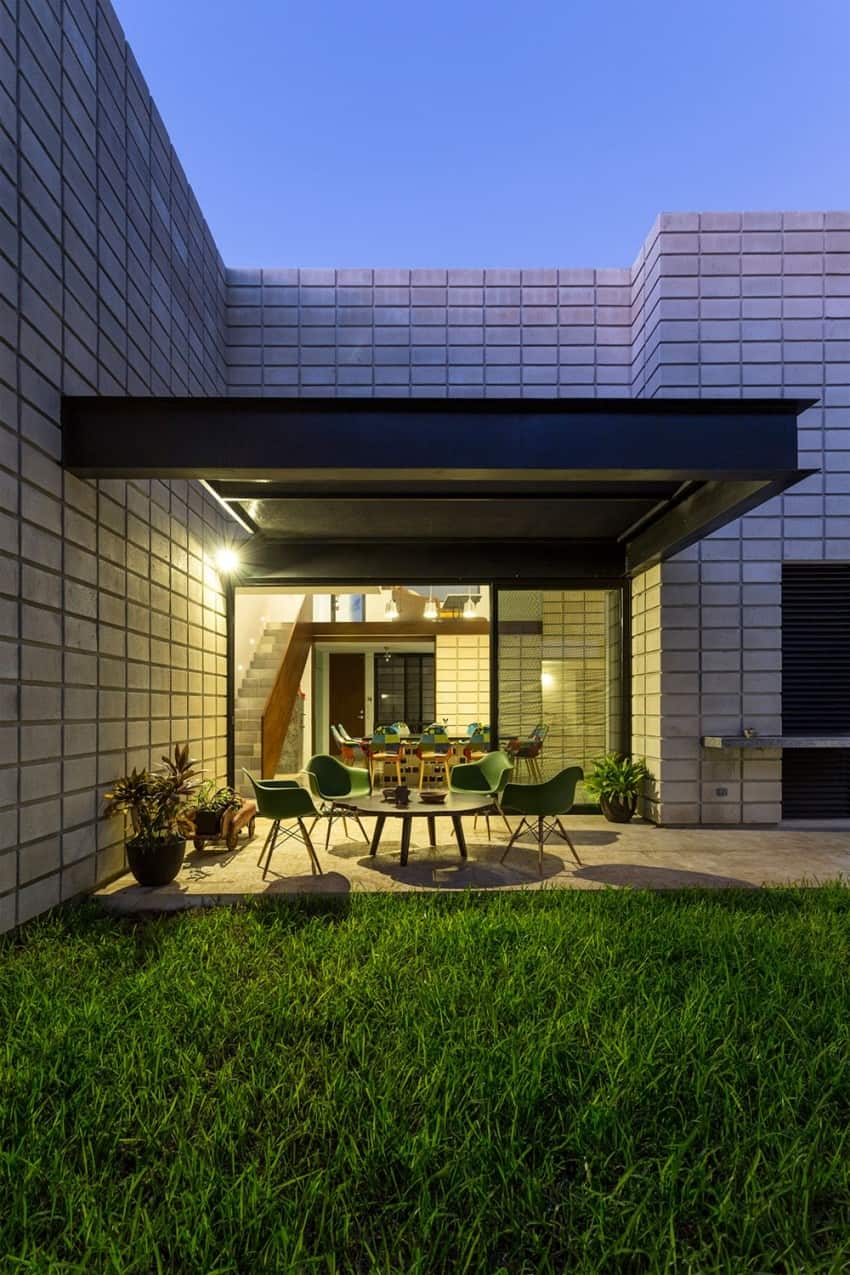 11-c-shaped-concrete-block-home-swimming-pool-courtyard.jpg