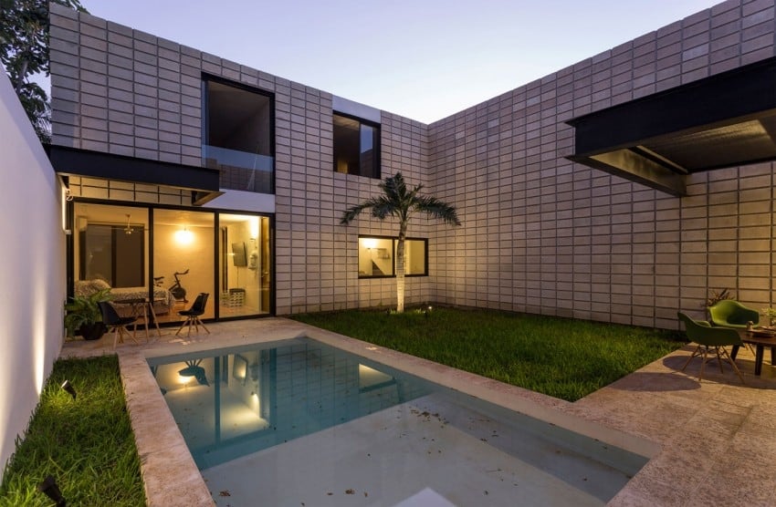 14-c-shaped-concrete-block-home-swimming-pool-courtyard.jpg