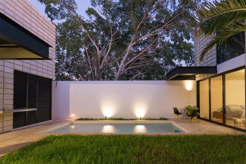 15-c-shaped-concrete-block-home-swimming-pool-courtyard.jpg