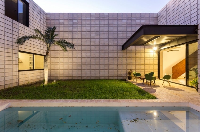 16-c-shaped-concrete-block-home-swimming-pool-courtyard.jpg
