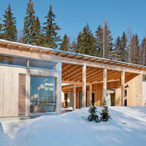 4-Season Timber Cottage Built By A Single Carpenter