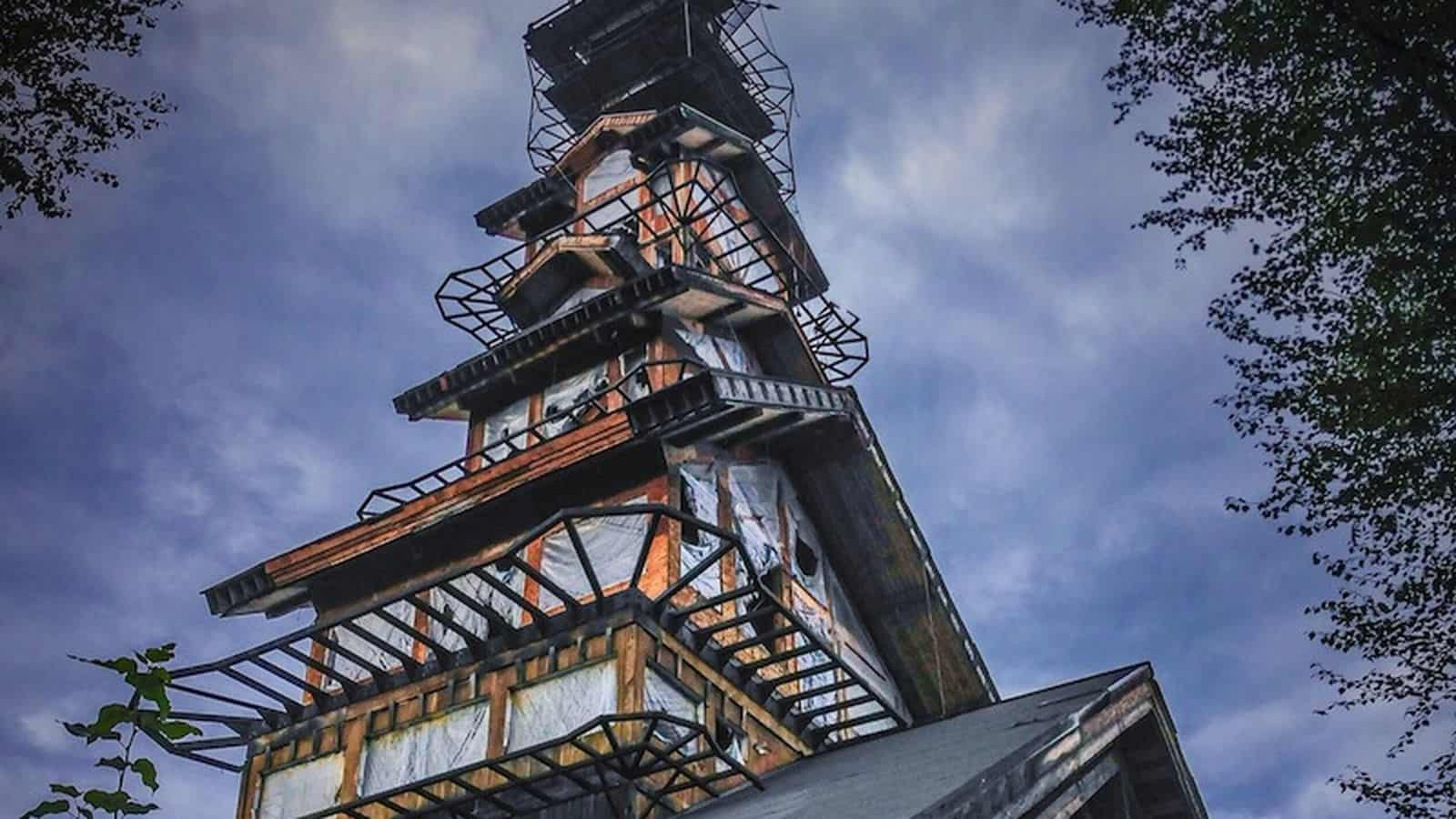 alaska log cabin tower house 8