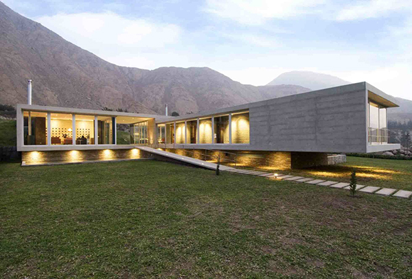 andes house 8 Concrete and Glass Home blends with the Andes