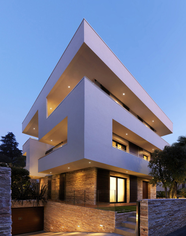 italian-maze-house-with-geometric-exterior-sliding-interior-walls-1.jpg