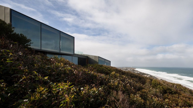 geometric-beach-house-with-zinc-exterior-wood-interior-2.jpg