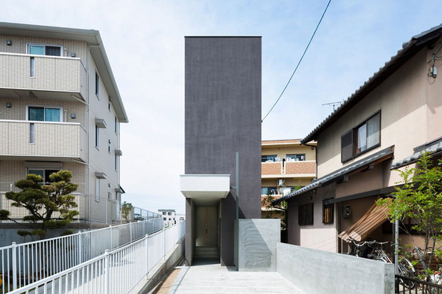 narrow urban home with concrete walls and upper bridge 1 thumb 630x420 13480 Narrow urban home with concrete walls and upper bridge